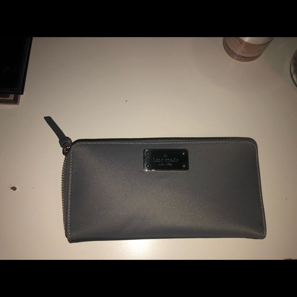 Kate Spade New York • Wallet - Picture 5 of 6